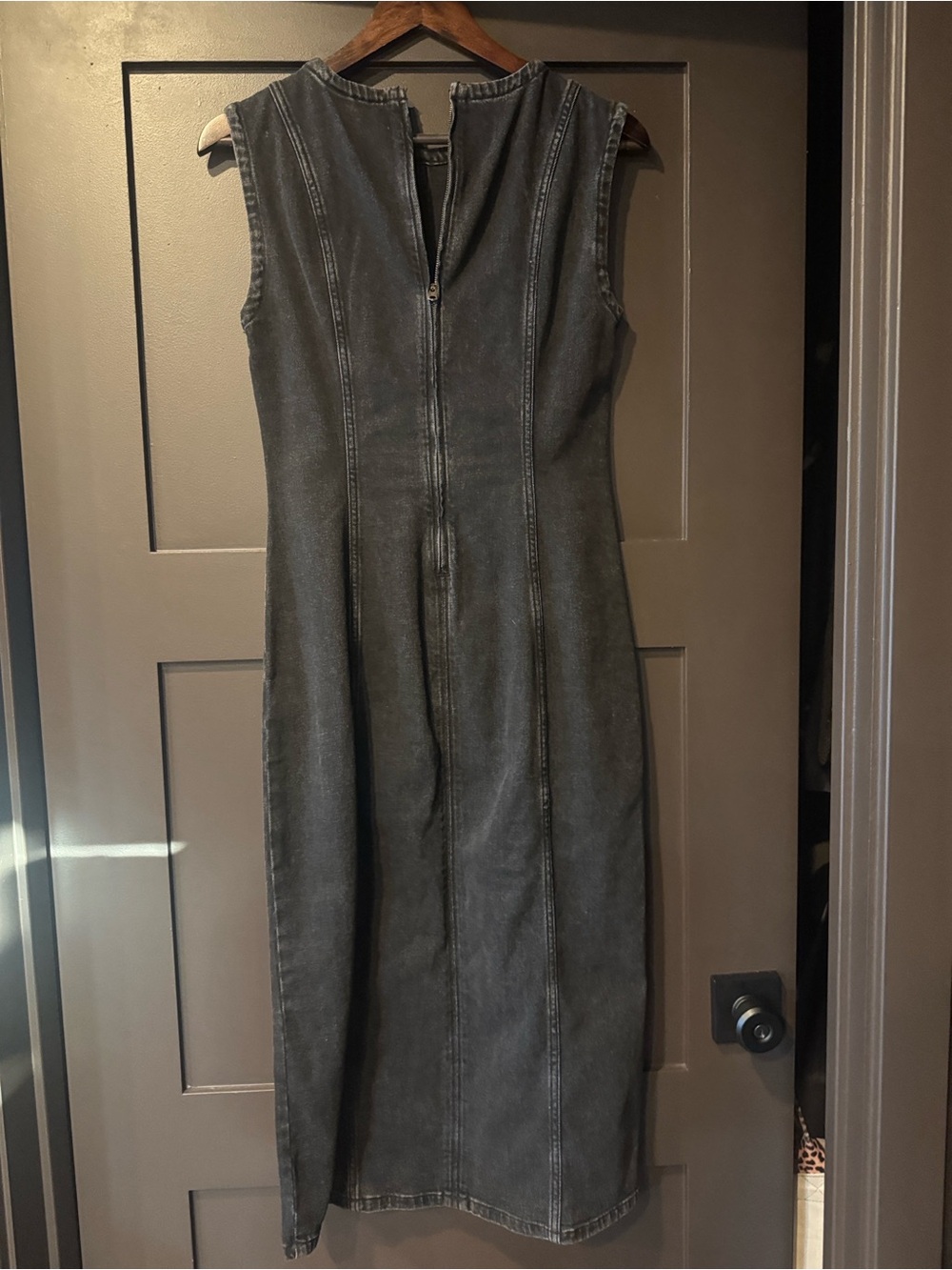 Abercrombie & Fitch Washed Black Sleeveless Denim Midi Dress - Picture 2 of 2